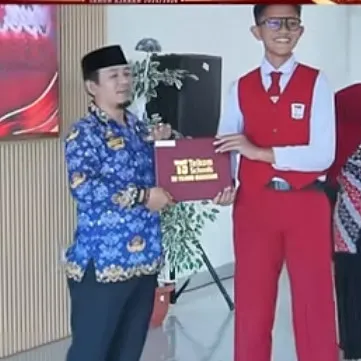 Siswa SD di Makassar viral saat acara kelulusan, tinggi 177 cm hingga disangka anak SMA