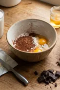Tak punya timbangan digital? Begini cara menakar bahan brownies dengan alat dapur sehari-hari