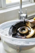 Cara mudah bersihkan burner kompor tanpa bahan mahal, cukup pakai cuka dapur