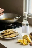 Kenapa bau amis goreng ikan bisa bertahan seharian dan cara mengatasinya dengan bahan alami