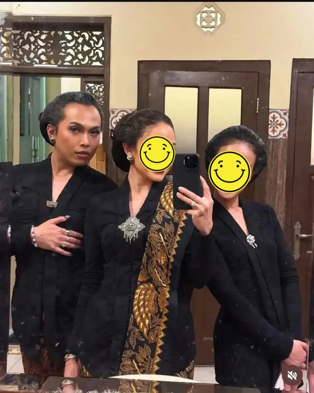 Rahadian Marga Saputra kebaya Kirab 1 Suro Mangkunegaran © 2026 