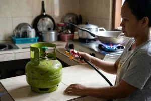 Kenapa api kompor gas tidak besar meski sudah full? Ini penjelasan dan trik mengatasinya