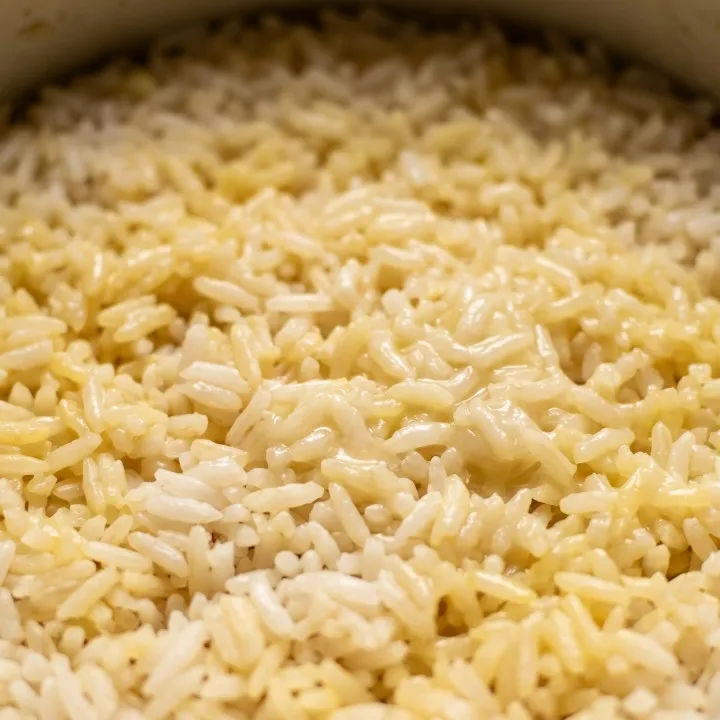 Nasi cepat kuning dan bau meski beras baru, ternyata ini penyebab yang sering terlewat