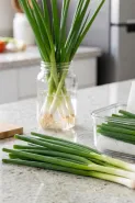 Sayang kalau dibuang, cara menyimpan daun bawang biar nggak cepat menguning dan bolak-balik pasar