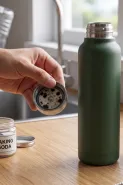 Kok botol minum bau padahal cuma diisi air putih? Ternyata ini biang kerok dan 4 cara membersihkan