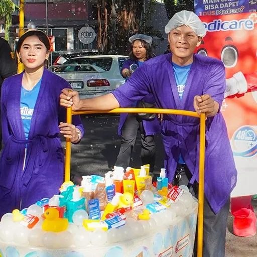 Heboh parade Bathtub Keluarga Ceria Bersama Medicare di Bandung, ada bagi-bagi bonus 1 kardus!