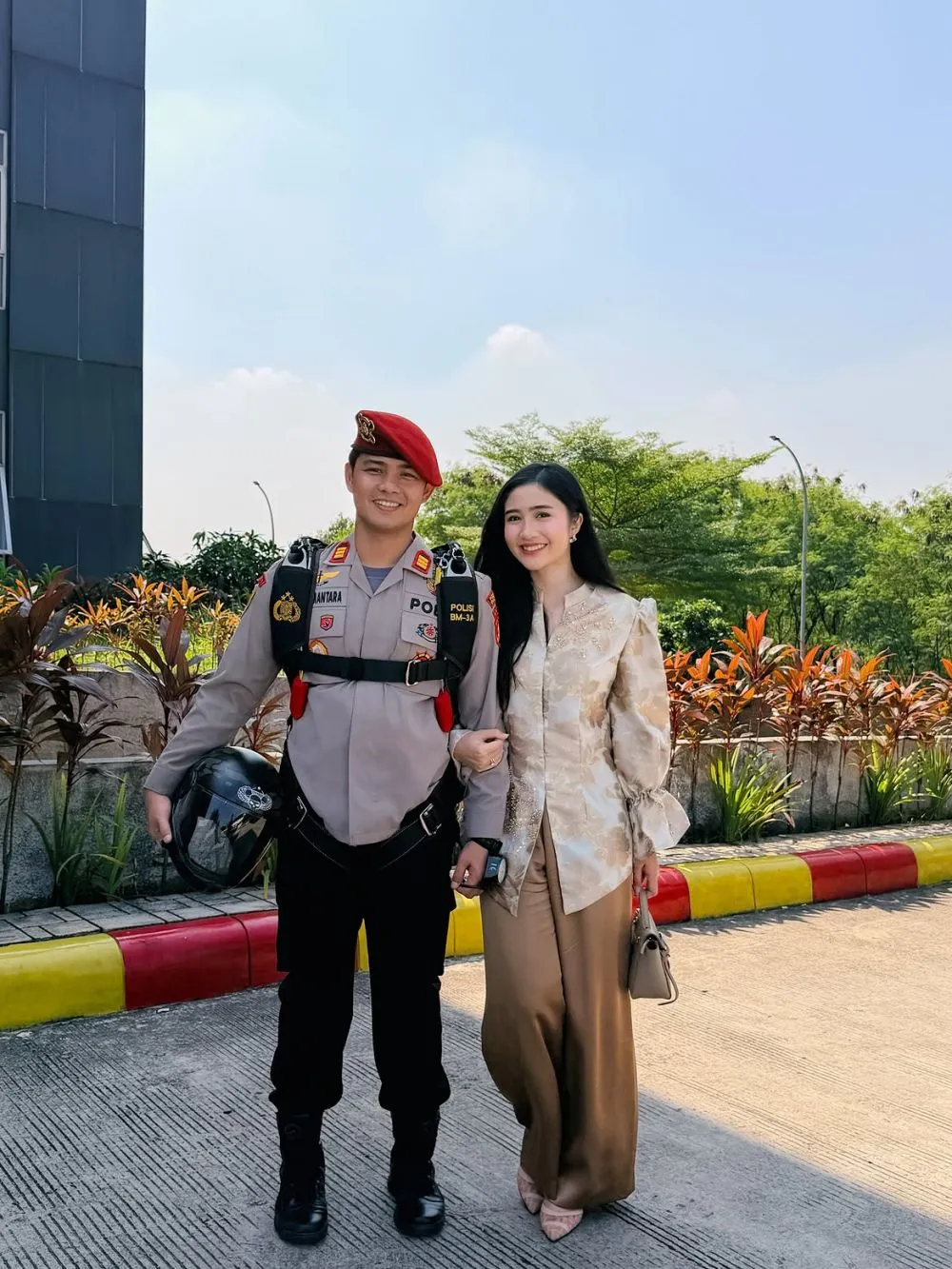 suami febby rastanty penerjun payung © 2026