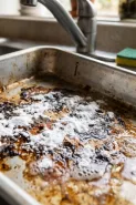 Cara membersihkan loyang oven yang gosong tanpa menggosok terlalu keras