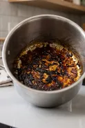 Panci stainless kena karamel yang mengeras? Ini cara bersihinnya tanpa gores