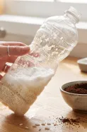 Trik bersihkan botol bekas minyak agar hilang bau tengik dan bisa dipakai lagi