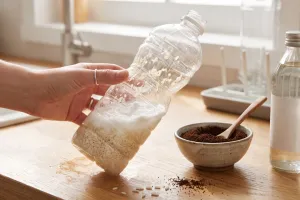 Trik bersihkan botol bekas minyak agar hilang bau tengik dan bisa dipakai lagi