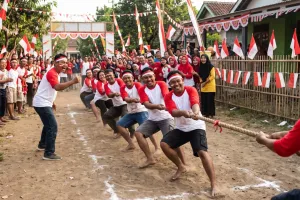 9 Teks yel-yel tarik tambang 17 Agustus paling menggelegar dan bakar semangat tim