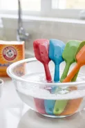 Masakan jadi bau sabun? Ternyata penyebabnya bisa dari spatula silikon, atasi pakai cara ini