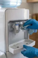Air dispenser mulai berbau? Cek bagian yang sering lupa dibersihkan ini!