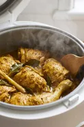 Cara masak ayam di rice cooker agar cepat empuk, solusi saat gas habis