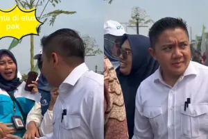 Momen Seskab Teddy Indra Wijaya diminta elus perut ibu hamil saat salami warga, respons jadi sorotan