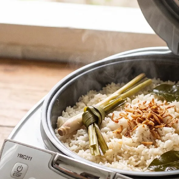 Cara masak nasi uduk di rice cooker yang praktis dan rasa bintang lima, ini triknya agar gurih &amp; wangi