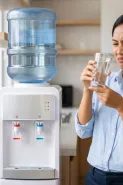 Dispenser baru berbau plastik? Ini penyebab dan cara menghilangkannya agar air tetap segar