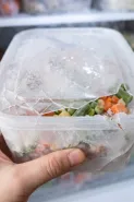 Wadah plastik pecah atau retak usai dari freezer, masih aman dipakai? ini penjelasannya
