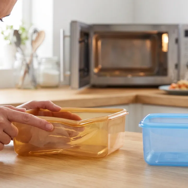 Wadah penyok karena microwave mau dipakai lagi? Periksa 7 kondisi kelayakannya dulu