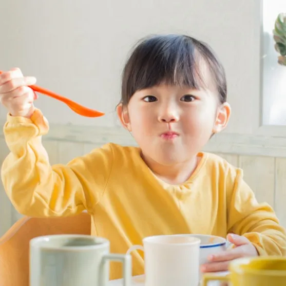 Strategi anak picky eater bisa makan sendiri tanpa disuruh-suruh, ternyata segampang ini