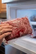 Daging dicairkan terus masuk freezer lagi, masih aman atau tidak? Pahami dulu sebelum disimpan kembali