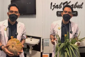 Kisah ibu bawa labu dan daun bawang untuk biaya berobat anak, dokter beri respons menyentuh
