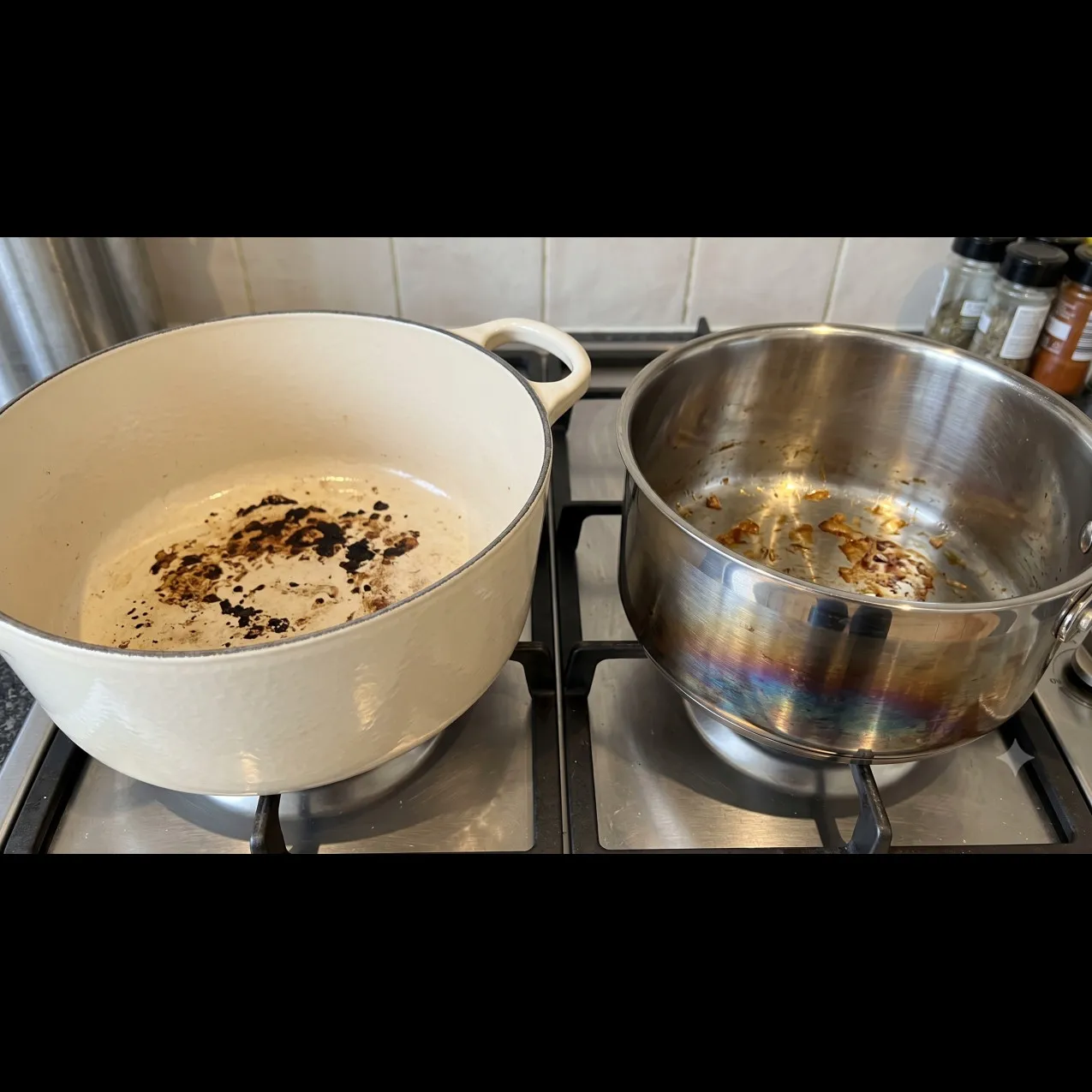 Panci enamel atau stainless, mana yang lebih mudah tampak gosong? Simak perbedaannya
