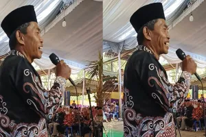 Aksi Kades Bedingin Ponorogo percaya diri pidato bahasa Inggris sambut tamu asing saat acara nikahan