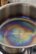 Panci stainless tiba-tiba muncul bercak pelangi setelah dipakai, apakah masih aman? Ini penjelasannya