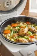Cara masak sup ayam di rice cooker tanpa butuh panci lagi, ayam tetap matang dan kuah gurih