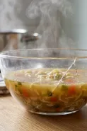 Kenapa mangkuk kaca tiba-tiba retak saat diberi makanan panas? Ini penyebab dan cara mencegahnya