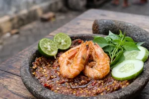 Cara membuat penyetan udang sambal terasi yang rasanya otentik seperti di PKL, lidah pun setuju