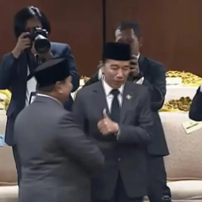Usai Prabowo berpidato di Sidang Tahunan MPR, Jokowi beri acungan jempol