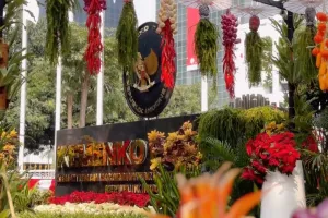 Sambut HUT ke-81 RI, Kemenko Polkam hiasi depan kantor dengan dekorasi aneka hasil bumi