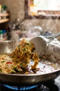 Telur dadar sering menempel di wajan? Ternyata bukan cuma karena kurang minyak