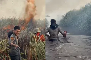 Aksi anggota Sabhara padamkan karhutla Kalimantan, rela terobos parit ambil air