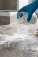 Baking soda tak cuma buat kue, bisa dimanfaatkan untuk bantu atasi kerak di lantai kamar mandi