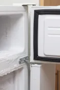 Karet pintu freezer longgar bisa bikin bunga es? Begini cara memastikannya