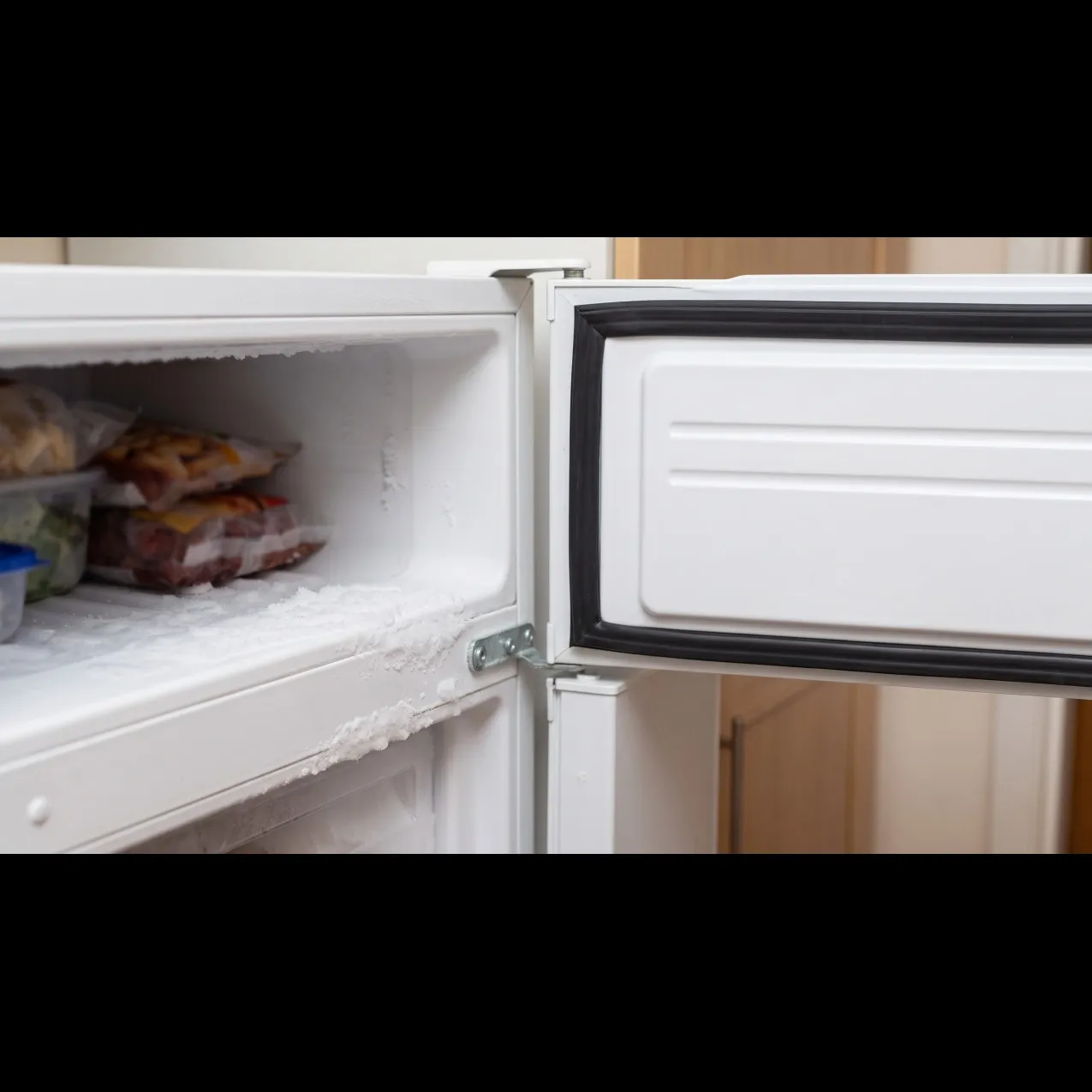 Karet pintu freezer longgar bisa bikin bunga es? Begini cara memastikannya