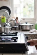 Kenapa api kompor gas tiba-tiba kecil padahal gas masih ada? Cek 5 bagian ini