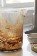 Kenapa teko plastik berubah warna setelah sering dipakai untuk teh? Ini cara membersihkannya