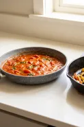 Wajan granit vs cast iron, mana yang lebih tahan banting kalau sering dipakai masak bumbu asam?