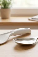 Centong nasi plastik vs stainless steel, mana yang bikin nasi tak cepat lengket dan berkerak?