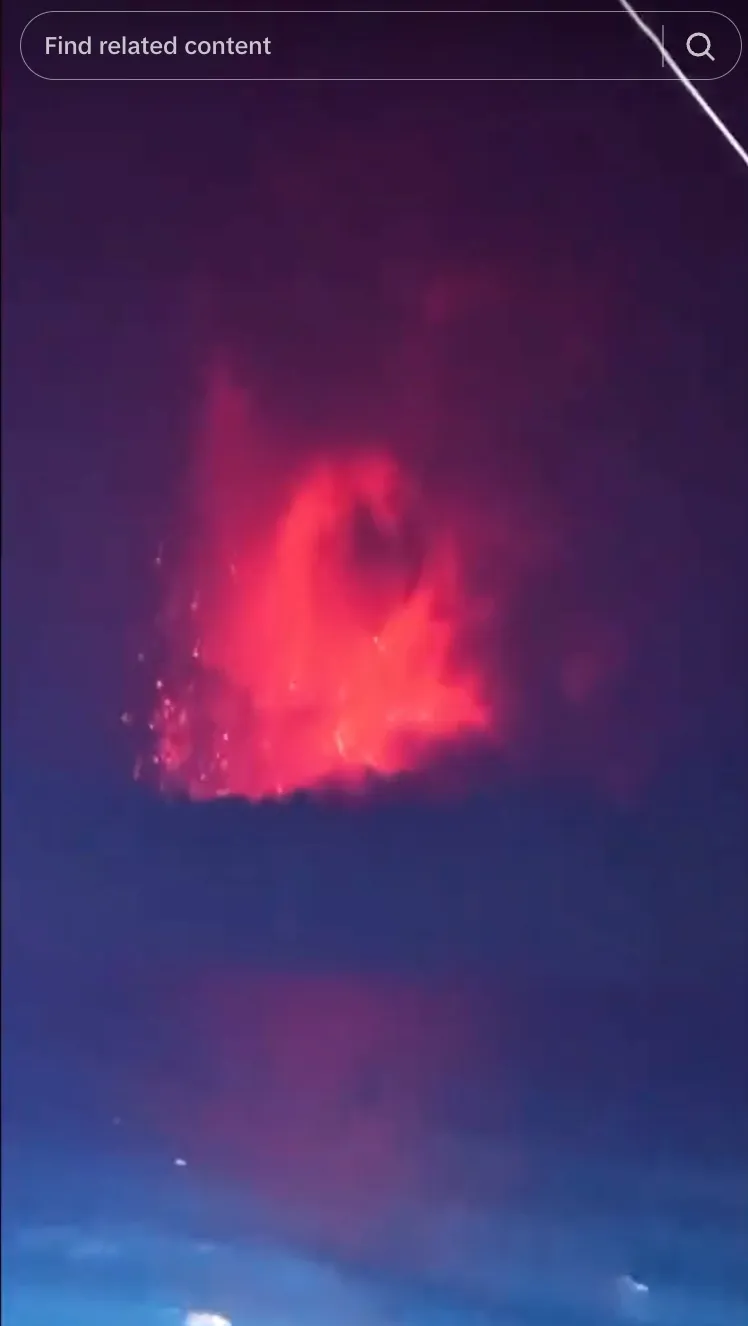 kapal nelayan dihujani batu Anak Krakatau © 2026 