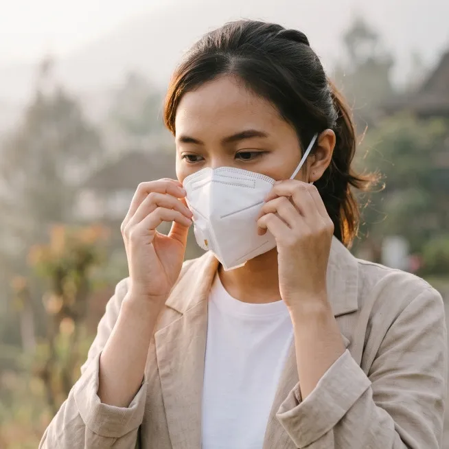 Masker COVID ternyata nggak otomatis ampuh buat abu Anak Krakatau, ini penjelasannya