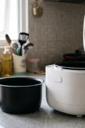 Sutil stainless vs silikon, mana yang lebih aman untuk wajan antilengket?