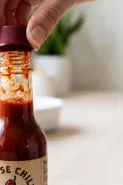 Kenapa tutup botol saus lengket padahal selalu ditutup? Ini penyebabnya