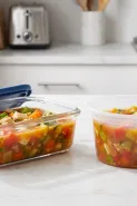Wadah kaca vs plastik, mana yang lebih cocok untuk menyimpan makanan berkuah?