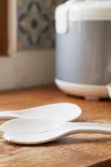 Centong nasi mulai kasar dan retak, apa masih layak digunakan? Cek 5 bagian ini sebelum terus dipakai